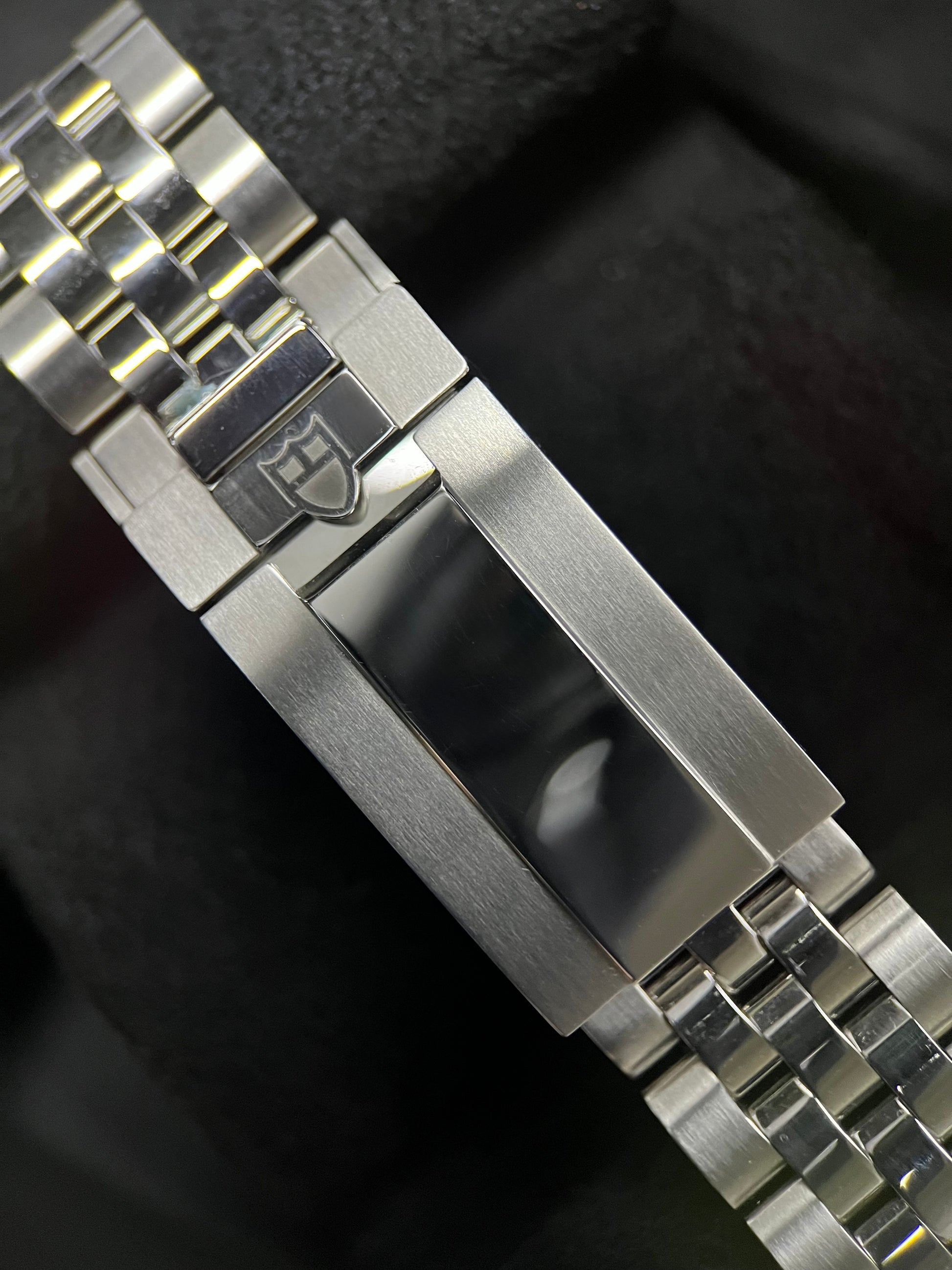 Tudor Black Bay Burgundy 7941A1A0RU (2023)