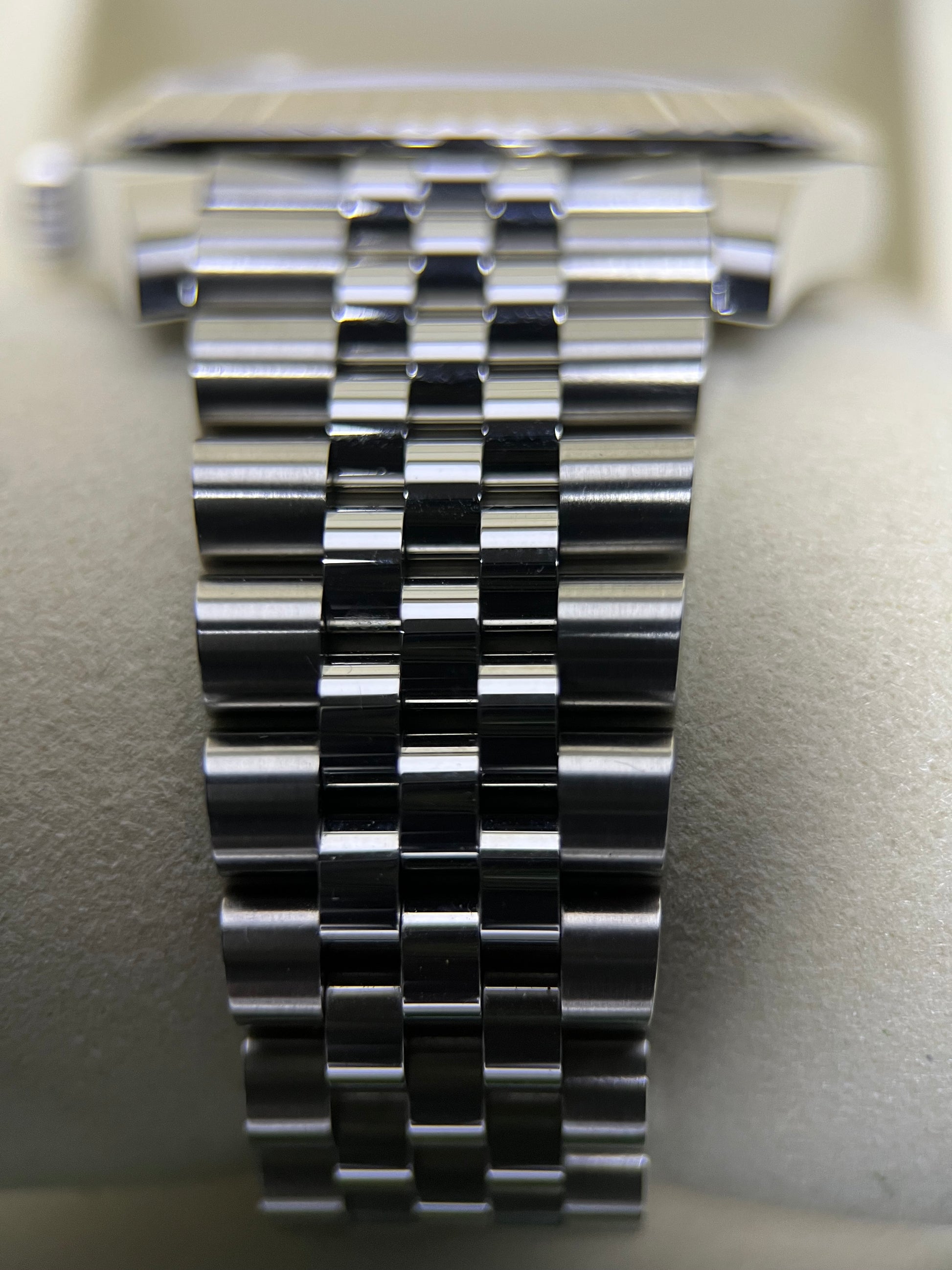 Rolex Datejust 41 Blue Dial Fluted Jubilee 126334 (2025)